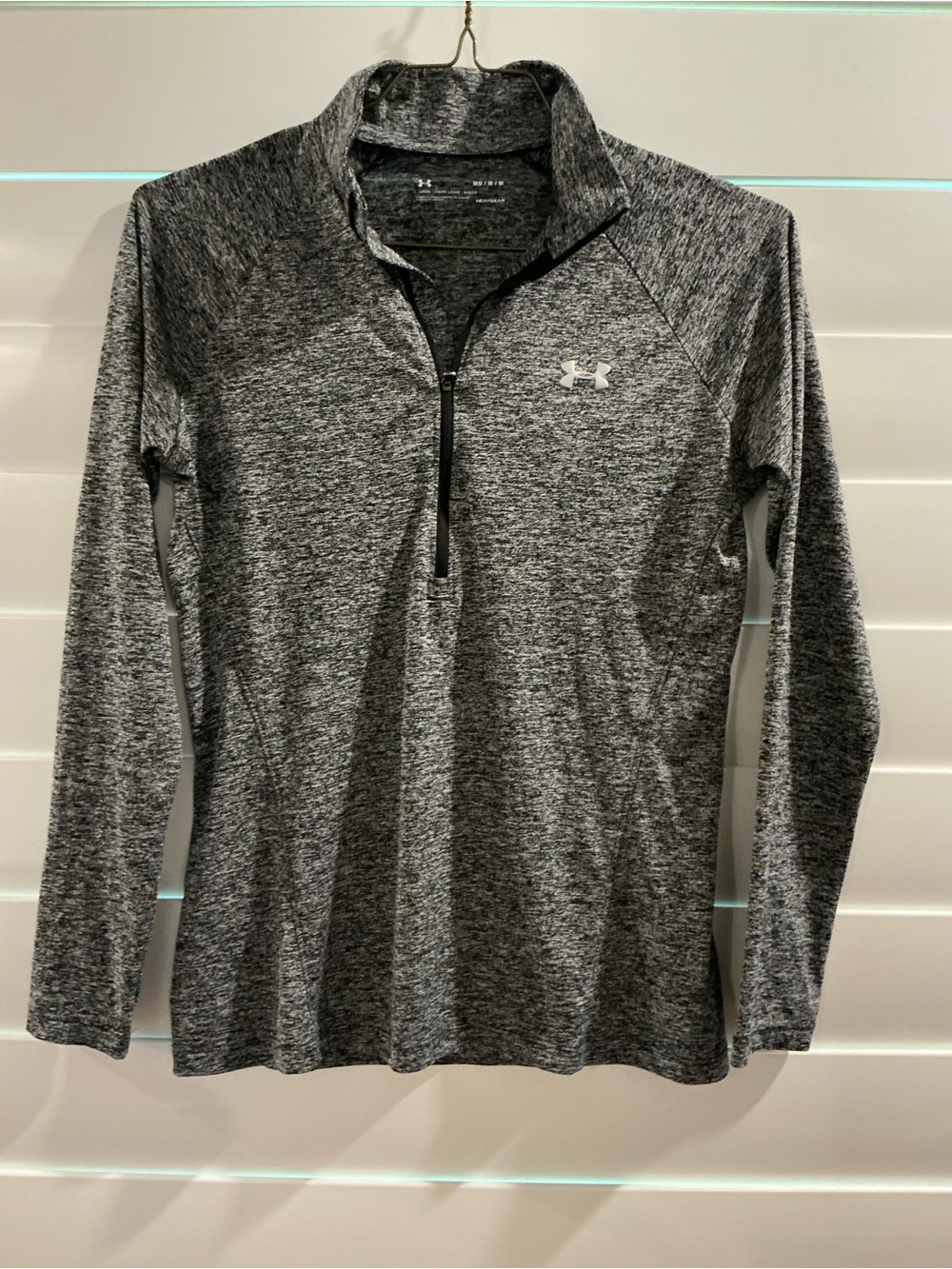 EUC - Women’s Under Armour Black/Gray Quarter-Zip Performance Pullover - Size M